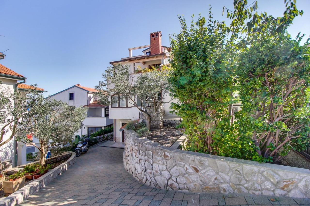Apartments With A Parking Space Mali Lošinj Εξωτερικό φωτογραφία