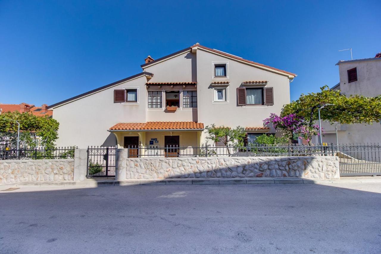 Apartments With A Parking Space Mali Lošinj Εξωτερικό φωτογραφία