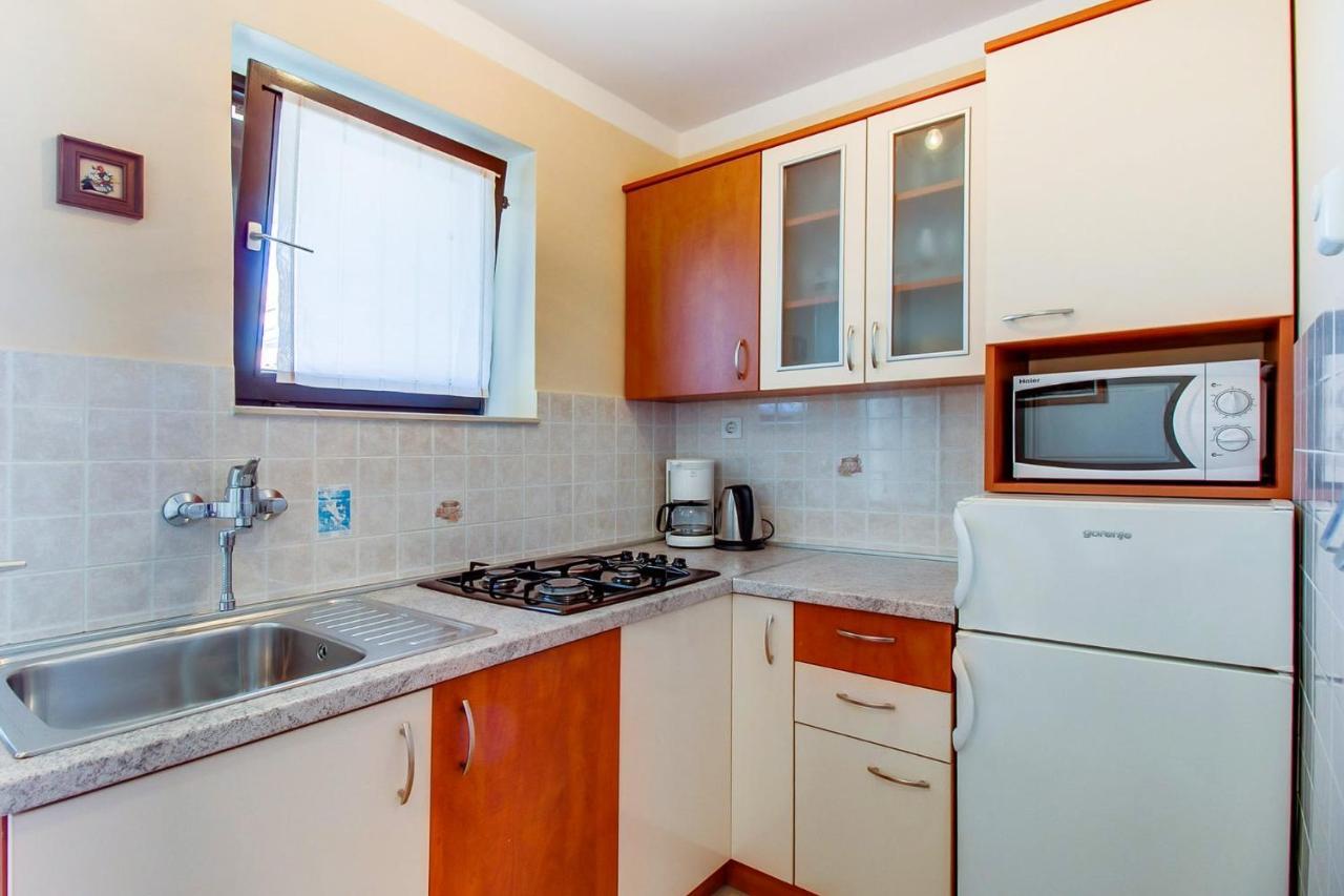 Apartments With A Parking Space Mali Lošinj Εξωτερικό φωτογραφία