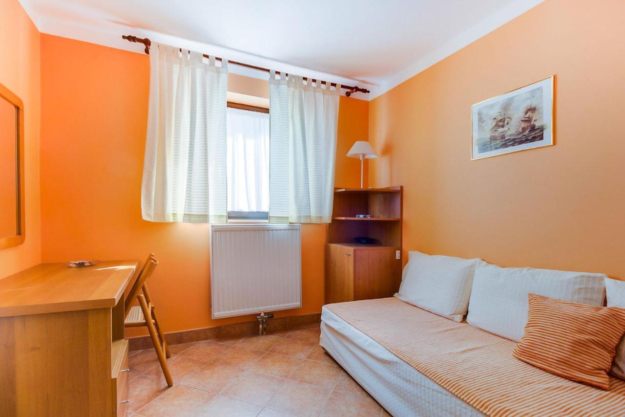 Apartments With A Parking Space Mali Lošinj Εξωτερικό φωτογραφία