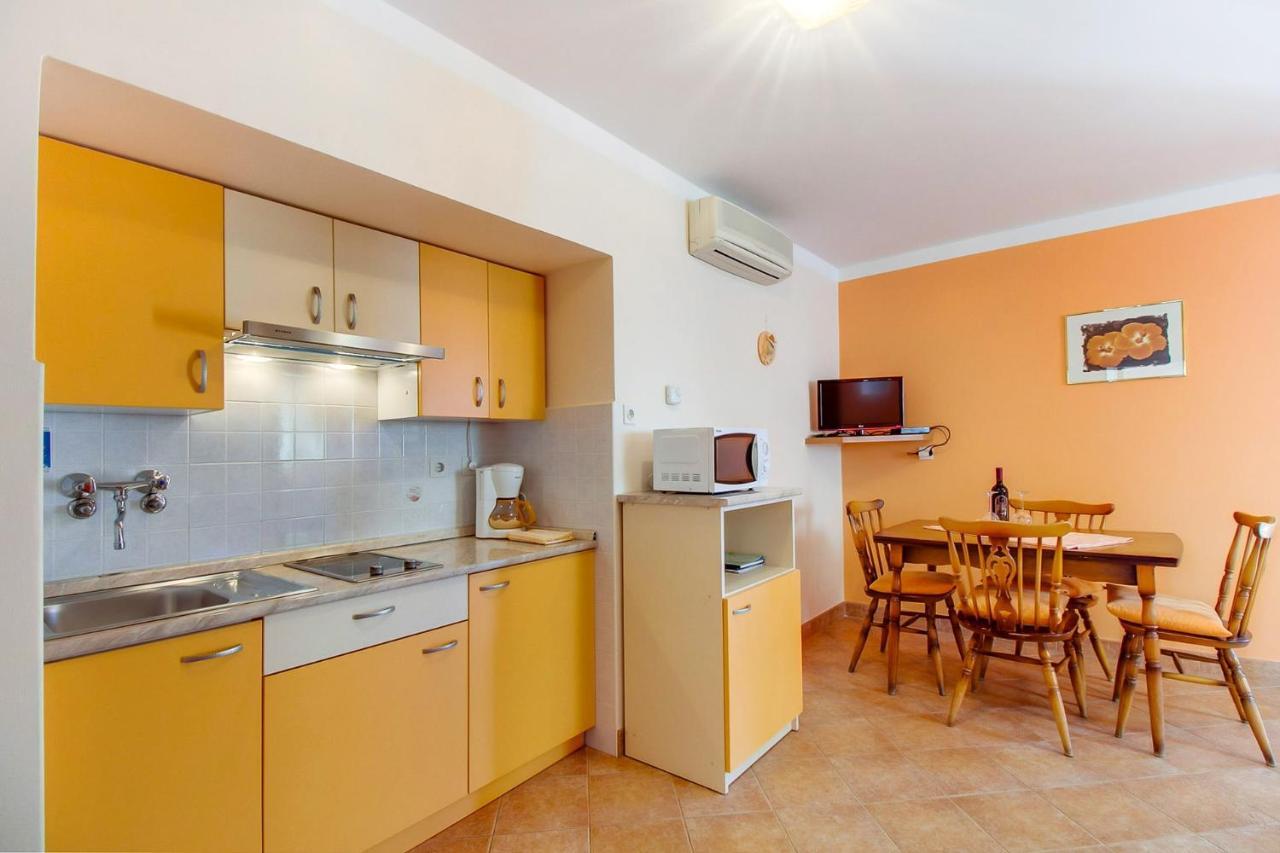 Apartments With A Parking Space Mali Lošinj Εξωτερικό φωτογραφία