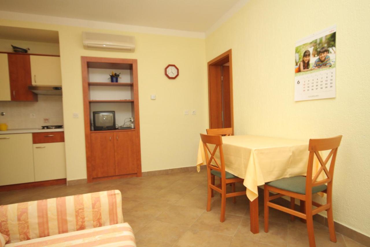Apartments With A Parking Space Mali Lošinj Εξωτερικό φωτογραφία